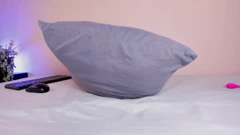  I am Mia  online show from February 14, 12:30 pm