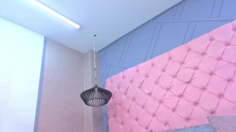 Mia online show from April 13, 7:29 pm