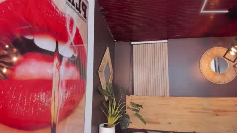 Val  online show from November 12, 11:45 am