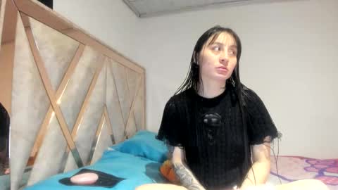 mia kaneee online show from December 17, 2:51 am