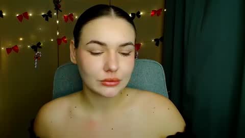 mia_lemm online show from December 3, 8:26 am