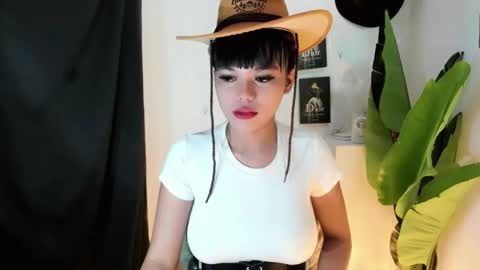 M I A online show from June 7, 4:06 am