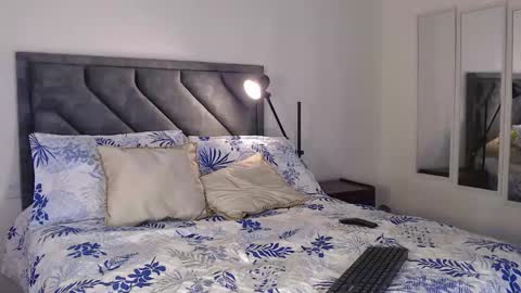 Mia online show from March 25, 3:08 pm