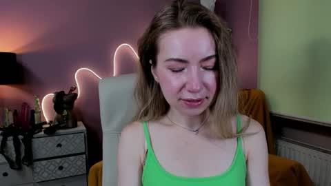 Mia online show from September 12, 6:48 am