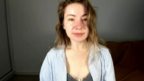 Mia online show from April 25, 6:26 am