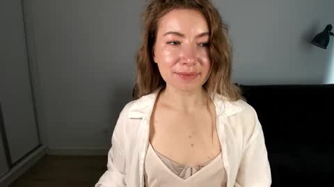 Mia online show from March 28, 8:27 am