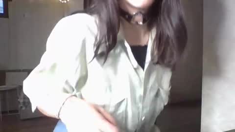Mia online show from June 8, 11:44 am