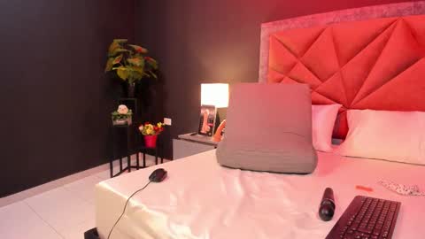 MIA  online show from November 30, 7:54 pm