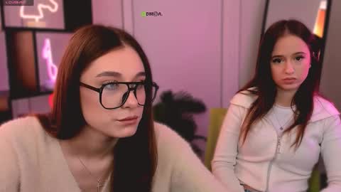 mia_moah online show from October 13, 8:38 am