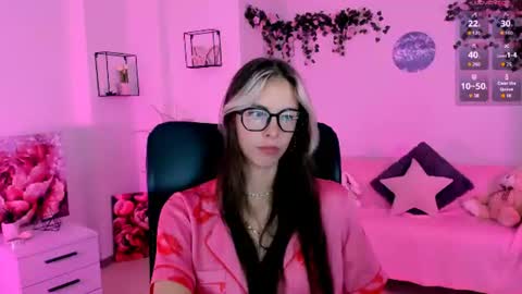 mia_mooon_ online show from July 21, 10:39 am