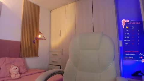 Mia Nevaeh - follow me online show from April 11, 8:13 pm