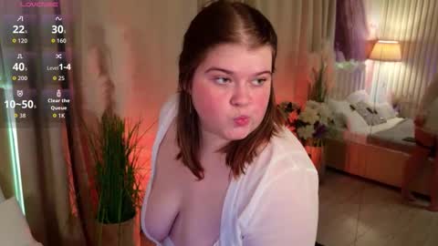 Sweet Mia online show from September 23, 6:14 pm