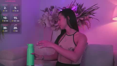 Mia online show from April 22, 11:50 am