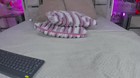 mia online show from March 14, 11:31 pm