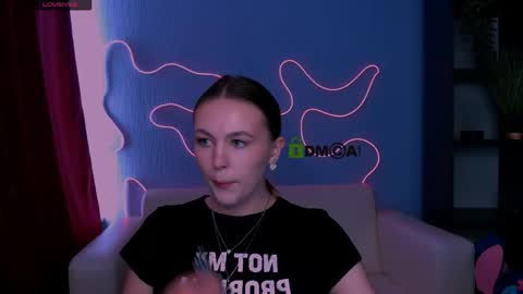 mia online show from April 19, 9:21 am