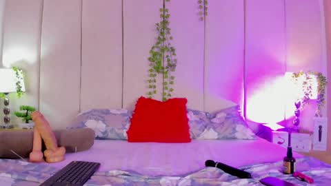 mia rousse25 online show from April 19, 6:10 pm