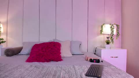 mia rousse25 online show from September 9, 1:55 pm