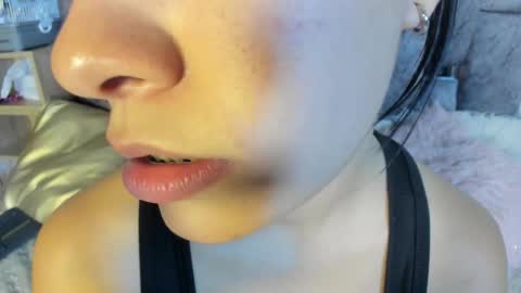 Mia Roux online show from January 11, 1:33 am