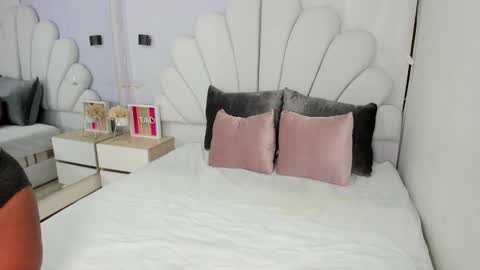 Mia online show from April 19, 3:40 am