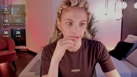 Mia online show from October 23, 6:59 am