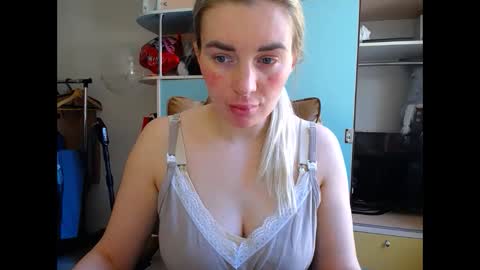 Mia. online show from February 21, 1:58 pm