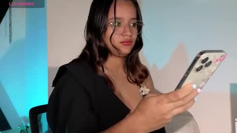 mia_sweetdc online show from April 15, 8:31 pm