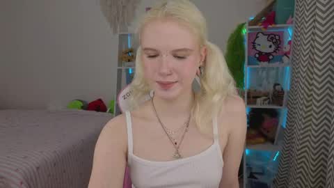 Mia online show from April 20, 3:31 am