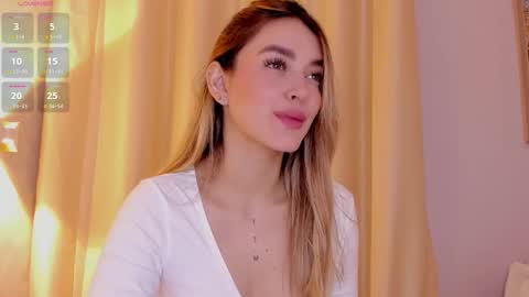 Mia White  online show from March 21, 1:49 pm