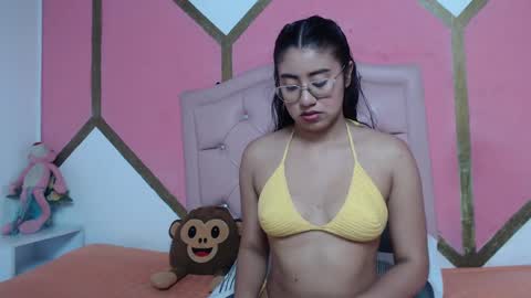 Mia online show from October 23, 1:01 pm