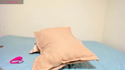 MIA INDEPENDENT MODEL  online show from November 22, 11:24 pm