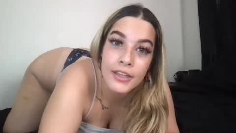 Mia Moji online show from September 20, 7:50 pm