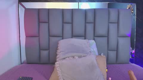 Mia online show from September 22, 12:09 pm