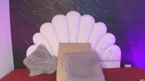 Mia online show from March 27, 12:06 pm