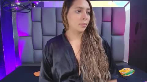 Mia online show from November 10, 12:08 pm