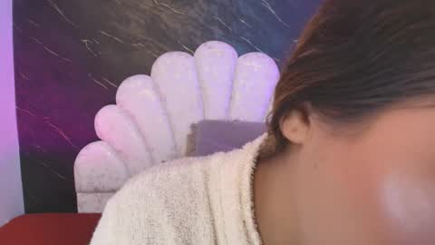 Mia online show from April 8, 12:08 pm