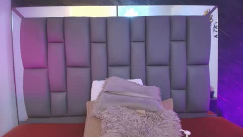 Mia online show from February 20, 12:07 pm