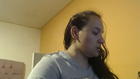 Snapshot of miaabrownn chatting on February 9, 1:00 am MIA online show from February 9, 1:00 am