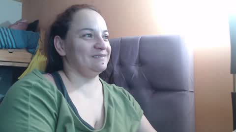 Snapshot of miaabrownn chatting on December 12, 9:48 pm MIA online show from December 12, 9:48 pm
