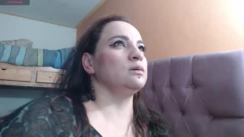 Snapshot of miaabrownn chatting on January 5, 2:38 am MIA online show from January 5, 2:38 am