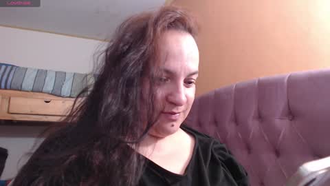 Snapshot of miaabrownn chatting on January 7, 3:35 am MIA online show from January 7, 3:35 am