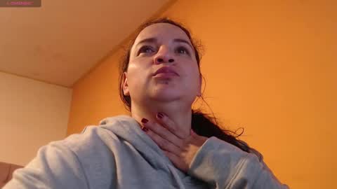 Snapshot of miaabrownn chatting on March 7, 6:54 pm MIA online show from March 7, 6:54 pm