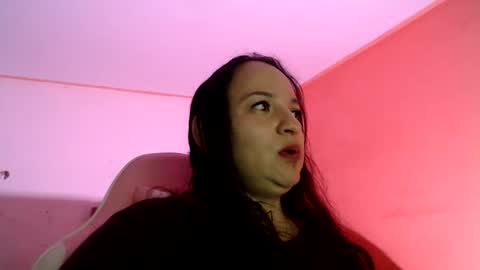 Snapshot of miaabrownn chatting on October 9, 1:22 am MIA online show from October 9, 1:22 am
