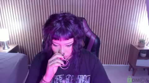 Mia online show from April 10, 2:00 pm