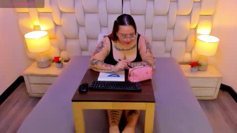 mia red hair molly short hair online show from December 20, 11:22 pm