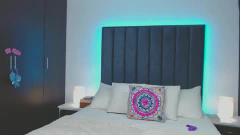 miaandnaty1 online show from January 1, 9:28 am