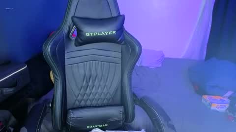 Mia online show from March 31, 2:23 am