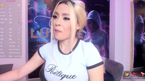 MiaCarper online show from April 7, 8:33 pm