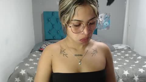 miacumgirl online show from May 5, 12:33 pm