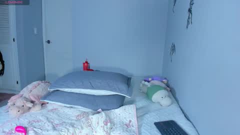 Mia Engels  online show from March 8, 12:33 am