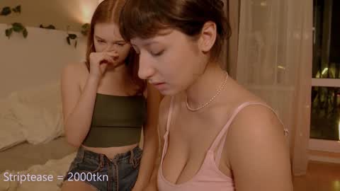 Mia online show from February 7, 6:45 pm